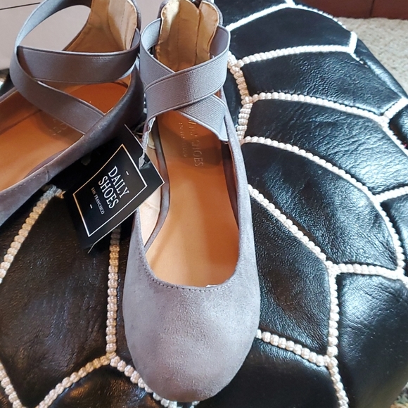 New X Ankle Strappy Lightweight Ballet Flat - Picture 2 of 6